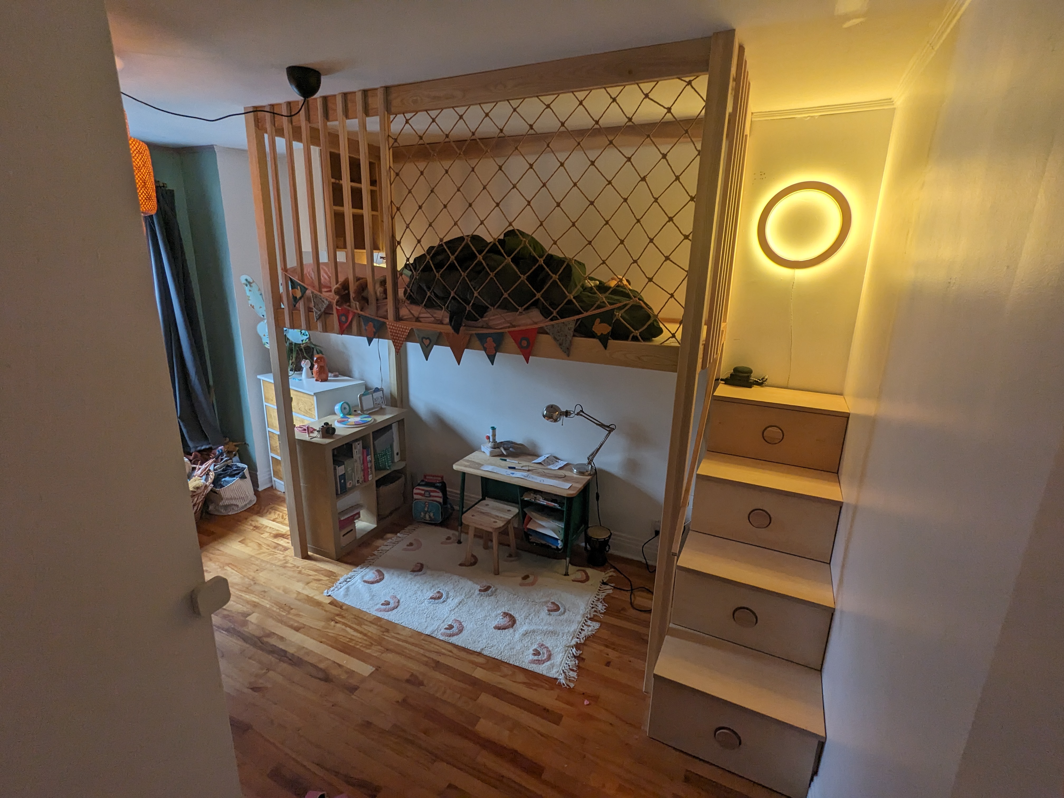 Lit mezzanine & rangements intégrés